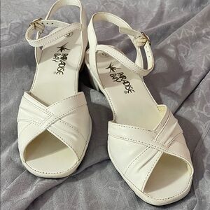 Paradise Bay Womens Sandals Cream Strappy Criss Cross Block Heel